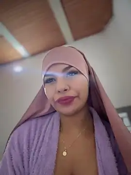 Snapshot of lalilamassu1 chatting on November 14, 12:42 am lalilamassu1 online show from November 14, 12:42 am