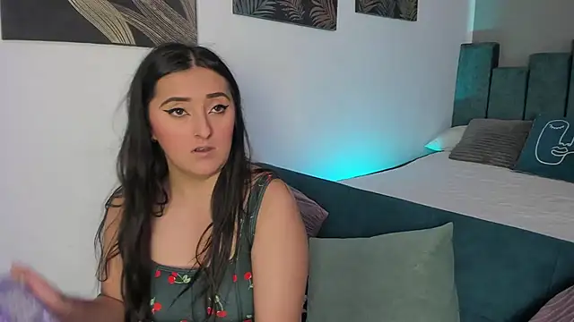 Snapshot of Kathia_Morelli chatting on October 18, 12:17 pm Kathia Morelli online show from October 18, 12:17 pm