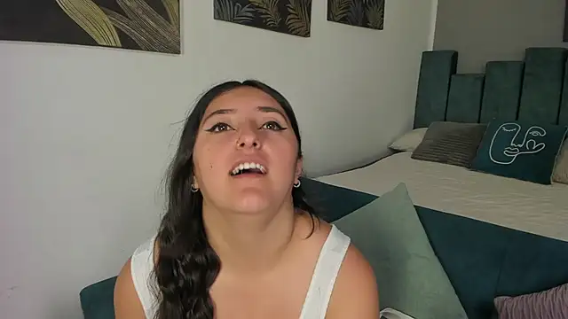 Snapshot of Kathia_Morelli chatting on October 21, 12:17 pm Kathia Morelli online show from October 21, 12:17 pm