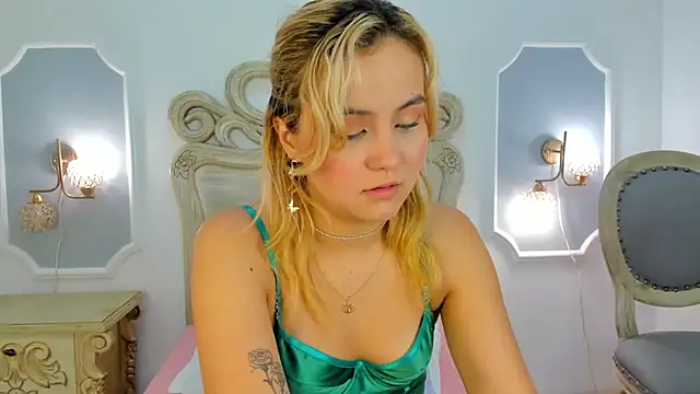 Sara  Williams online show from December 18, 3:58 am