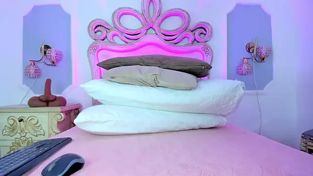 Sara  Williams online show from December 23, 3:48 am