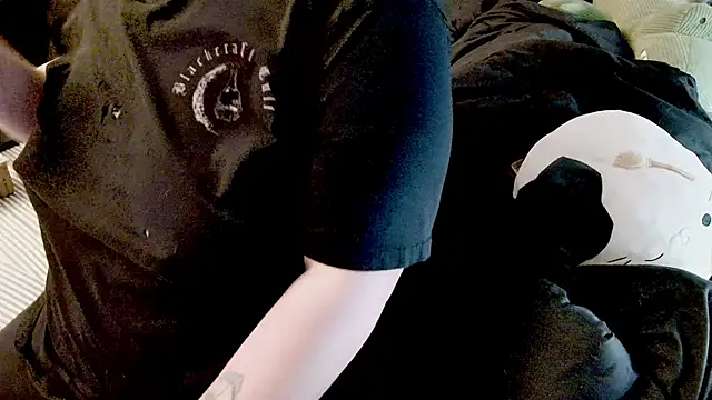 Snapshot of doomednympho chatting on March 30, 6:42 pm doomednympho online show from March 30, 6:42 pm