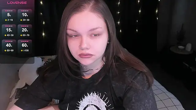 EvaBae online show from December 9, 9:39 am