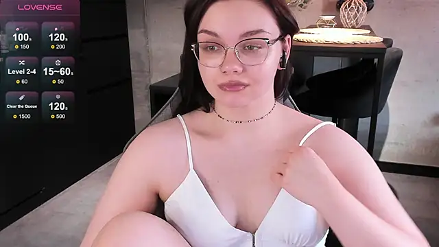 EvaBae online show from March 19, 11:50 am