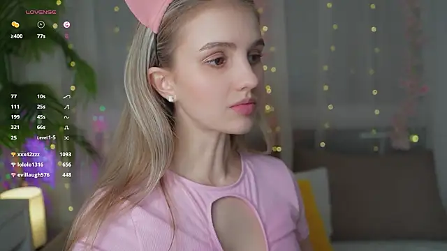 Snapshot of Fluffy-Angel chatting on December 25, 3:17 pm Fluffy-Angel online show from December 25, 3:17 pm