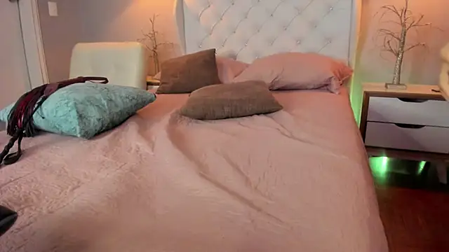 Noah King7 online show from January 11, 7:28 am