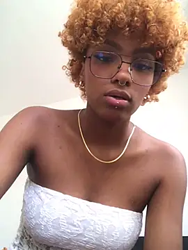 LiannaDixon online show from December 5, 7:49 pm