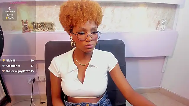 LiannaDixon online show from December 24, 4:51 pm
