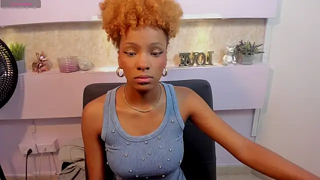 LiannaDixon online show from December 27, 2:01 pm