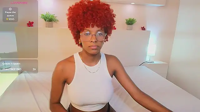 LiannaDixon online show from January 20, 1:42 pm