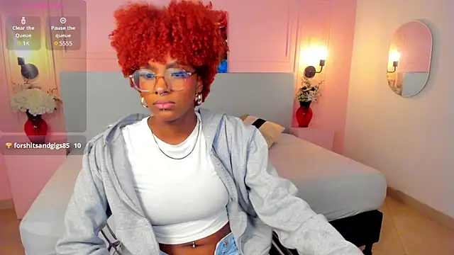 LiannaDixon online show from February 6, 3:31 pm