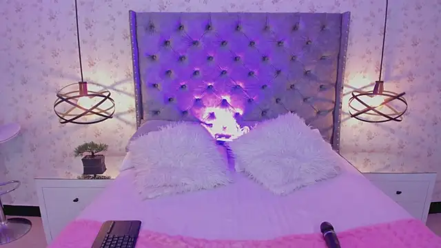 Snapshot of MiaWinx chatting on January 6, 10:15 pm MiaWinx online show from January 6, 10:15 pm