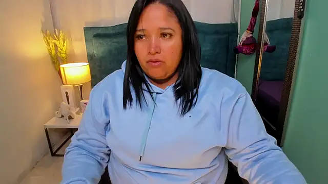 Busty Juicy online show from December 20, 12:05 pm