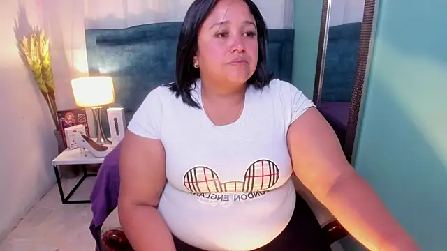 Busty Juicy online show from February 19, 7:05 pm