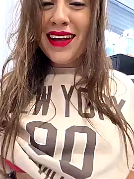 Snapshot of GatitaXD27 chatting on October 19, 9:21 am GatitaXD27 online show from October 19, 9:21 am