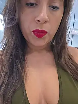 Snapshot of GatitaXD27 chatting on October 27, 9:46 am GatitaXD27 online show from October 27, 9:46 am