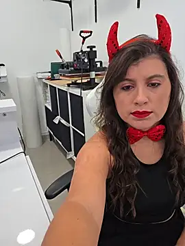 Snapshot of GatitaXD27 chatting on November 1, 10:28 am GatitaXD27 online show from November 1, 10:28 am