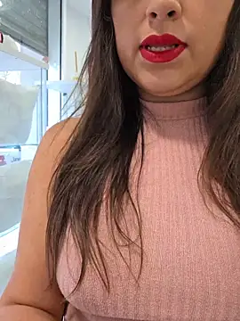 Snapshot of GatitaXD27 chatting on November 6, 9:54 am GatitaXD27 online show from November 6, 9:54 am