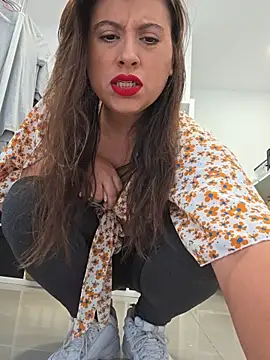 Snapshot of GatitaXD27 chatting on November 7, 10:04 am GatitaXD27 online show from November 7, 10:04 am