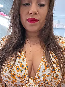 Snapshot of GatitaXD27 chatting on November 11, 9:42 am GatitaXD27 online show from November 11, 9:42 am