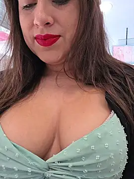 Snapshot of GatitaXD27 chatting on November 23, 10:37 am GatitaXD27 online show from November 23, 10:37 am