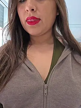 Snapshot of GatitaXD27 chatting on November 24, 10:37 am GatitaXD27 online show from November 24, 10:37 am