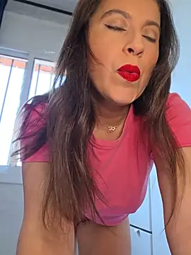 Snapshot of GatitaXD27 chatting on April 11, 9:46 am GatitaXD27 online show from April 11, 9:46 am