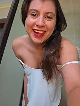 Snapshot of GatitaXD27 chatting on April 30, 10:10 am GatitaXD27 online show from April 30, 10:10 am