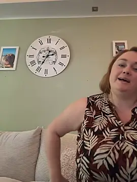 Snapshot of Curvyloveandhim chatting on July 9, 12:42 pm Curvyloveandhim online show from July 9, 12:42 pm