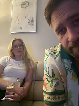 Snapshot of Curvyloveandhim chatting on July 20, 10:12 pm Curvyloveandhim online show from July 20, 10:12 pm