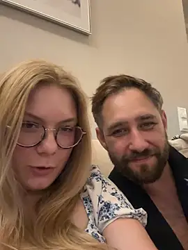 Snapshot of Curvyloveandhim chatting on July 28, 12:40 am Curvyloveandhim online show from July 28, 12:40 am