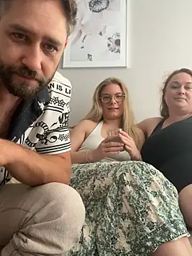 Snapshot of Curvyloveandhim chatting on July 30, 11:53 am Curvyloveandhim online show from July 30, 11:53 am