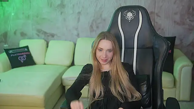 Linda054 online show from October 18, 5:43 am