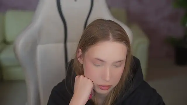 Linda054 online show from December 2, 12:27 am