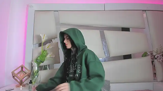 Snapshot of chrystal_js chatting on December 10, 1:22 pm chrystal js online show from December 10, 1:22 pm