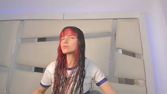 Snapshot of chrystal_js chatting on February 24, 1:21 pm chrystal js online show from February 24, 1:21 pm