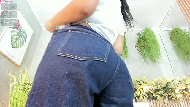 Lana Lann online show from December 12, 1:49 pm