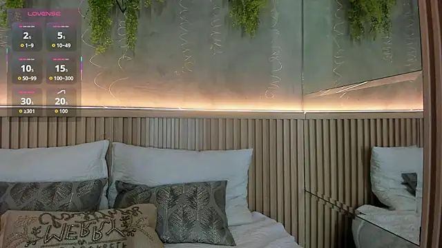 Lana Lann online show from December 15, 1:15 pm