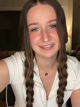 Snapshot of nerdynina chatting on March 8, 3:21 am nerdynina online show from March 8, 3:21 am