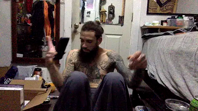 Snapshot of Robriguezxxx chatting on December 25, 1:51 pm Robriguezxxx online show from December 25, 1:51 pm