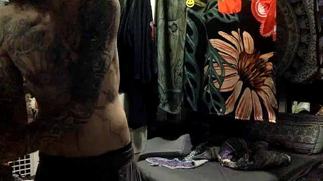 Snapshot of Robriguezxxx chatting on April 20, 7:33 am Robriguezxxx online show from April 20, 7:33 am