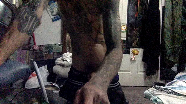 Snapshot of Robriguezxxx chatting on May 1, 3:11 am Robriguezxxx online show from May 1, 3:11 am