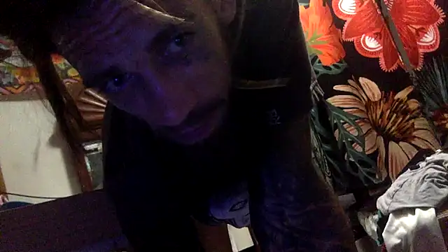 Snapshot of Robriguezxxx chatting on May 28, 8:44 am Robriguezxxx online show from May 28, 8:44 am