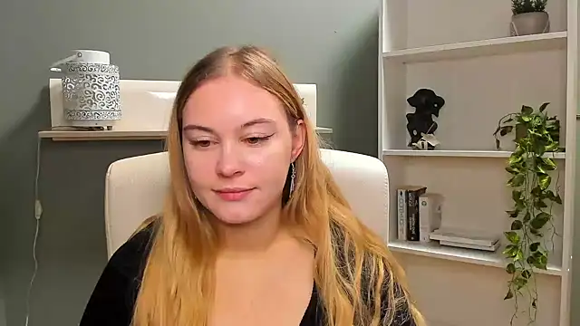 kitty valeria online show from December 21, 7:35 am