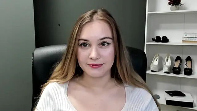 Snapshot of kitty_valeria chatting on March 29, 1:44 pm kitty valeria online show from March 29, 1:44 pm