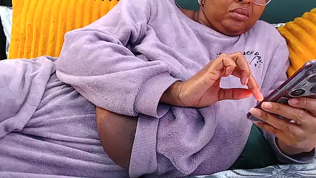 Snapshot of GoddessTitts chatting on November 29, 11:24 am GoddessTitts online show from November 29, 11:24 am