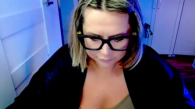 Snapshot of teaseDiana chatting on May 7, 5:46 am teaseDiana online show from May 7, 5:46 am