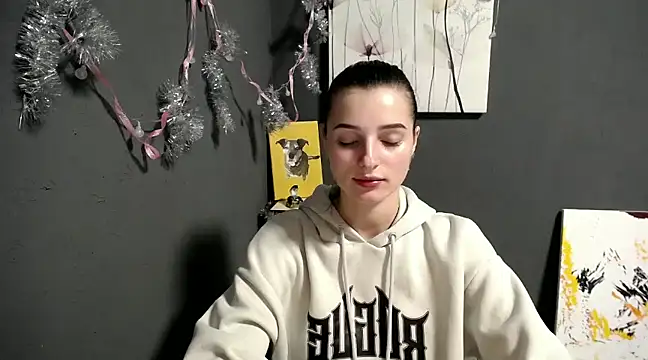 lady olivia  online show from December 19, 4:46 pm