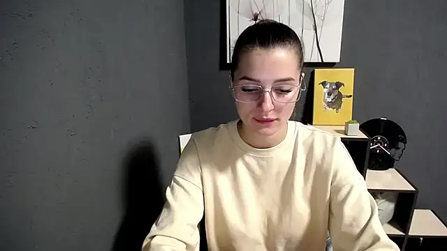 lady olivia  online show from September 26, 2:10 pm