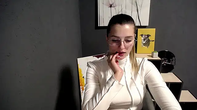 lady olivia  online show from October 6, 2:25 pm